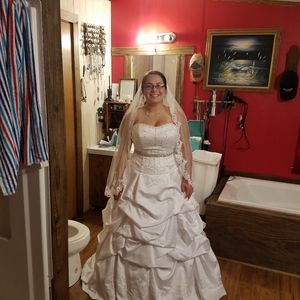 Wedding dresses veil belt under coat